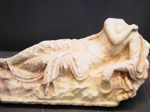 Statue einer Nymphe aus einem Garten der römischen Stadt