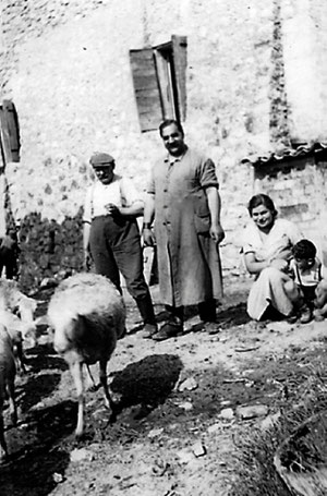 La famille Hirsch dans sa ferme à Arpavon