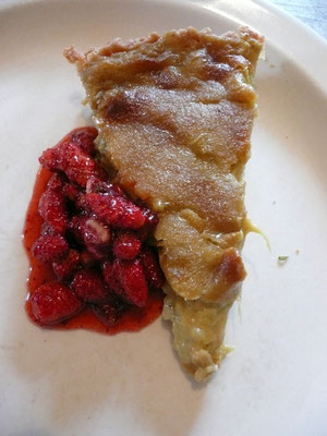 Tarte à la rhubarbe et fraises alpines des Folies maraîchères.