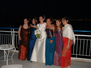 La novia preciosa en la Terraza más espectacular de Palma con las amigas