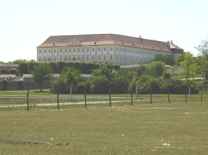 Beide Bilder Schloss Hof