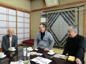 泉織物の社長さんと職人さん