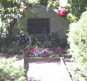 Grabstätte von Wilhelm Höcker, des ersten Ministerpräsidenten von Mecklenburg nach dem II. Weltkrieg, auf dem Güstrower Friedhof