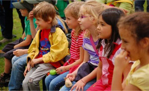 Die kleinen Zuschauer beim Improtheater "Kinder spielen für Kinder"