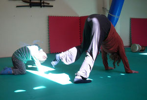 MOMENTI DI DANZA CON BIMBI DI 4 anni : I PRIMI PASSI NELLA CONSAPEVOLEZZA CORPOREA