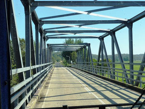 Eine der engen Brücken