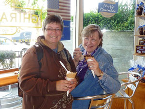 Eis essen bei Ghirardelli - Susan und ich lassen es uns gut gehen