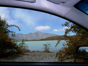 Lunch am Tekapo - links scheint die Sonne -