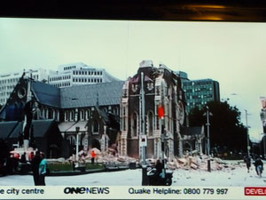 Schweres Erdbeben am Mittag in Christchurch - die alte Kathedrale ein Trümmerfeld