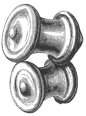 Fig. 13. Objekte aus Ton für Spinnen oder Weben(?).