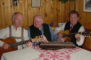 Mit der Gitarre im Bloacherbach Trio