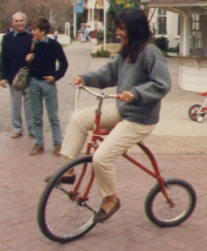 Strani veicoli a Gold reef city....Siccome mi hanno sempre attratto le cose fuori dal comune, finii per sposare la strana creatura appollaiata sul velocipede...