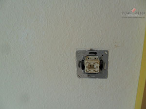 Lichtschalter u. Steckdosenabdeckungen habe ich entfernt.