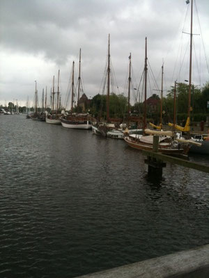 Museumsschiffe am Kai von Greifswald