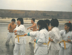 氷点下の川の中での練習