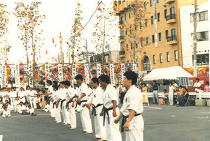 七夕祭りでの師範による演武前の整列