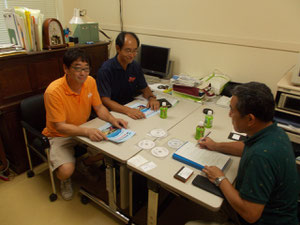 上條教授(左)と西田准教授(右)