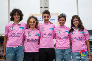 LE MAGLIE ROSA: DA SX SAMUELE MANFREDI, GAIA TORTOLINA, TIZIANO GUGLIELMI, GLORIA SCARSI E CAMILLA PESENTI