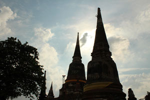 　　　　　　Wat Yai Chai Mongkhon