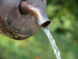 Der Widder speist noch heute den Brunnen vor dem Turm