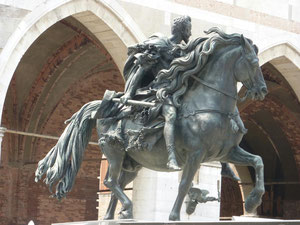 un des deux cavaliers de la Place des cavaliers de Piacenza