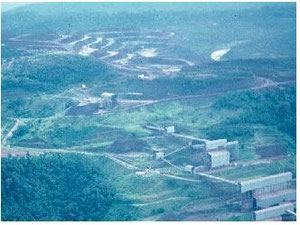 空撮による埋蔵世界一のカラジャス鉄鉱山1989年撮影　西岡/Photo by HUTAN Group