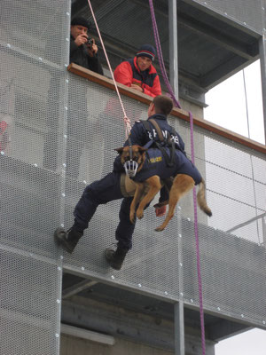 Bernd und Aaron bei der Polizeiarbeit