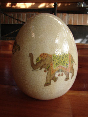 Huevo grande craquelado "Elefantes"