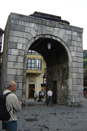 Porte de Castille sur la Triangulo Plaza