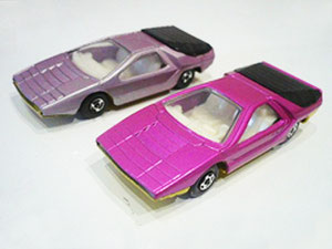 El número 4.Un Alfa Carabo copiado a Matchbox. Detrás el Agutí y delante el originario de SuperFast. (Foto Diego E)