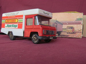Uno de los nueve modelos Súper Agutí y Súper Rapitoy. En este caso se trata del número 3 Mercedes 608 Furgón que, casualmente, posee la publicidad de Matchbox Super Kings, corroborando el acuerdo entre Matchbox y Agutí. (Foto Web)