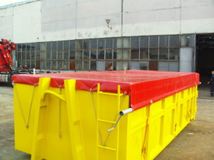 Abrollcontainer mit seitl. Spanten, Leiter und Rollplane