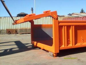 Abrollcontainer mit Klappe