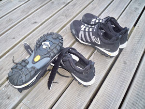les chaussures NorthWave, avec cales incrustées, ce qui permet de marcher normalement et d'emporter ainsi une seule paire