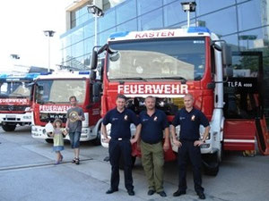 Stefan Thiel, Reinhard Jud und Gerald Weichselbaum erklärten das Fahrzeug.