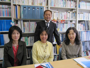 東北大学教育学研究科(右から)加藤博士、平井臨床発達心理士、押野保健師