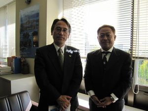 震災復興・企画部「地域復興支援課」の熊谷課長(左)と高崎理事長(右)