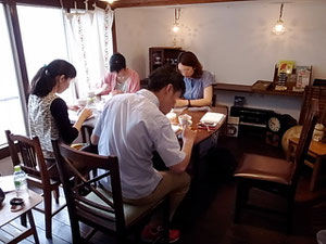 可愛くなぁれと真剣チクチク!