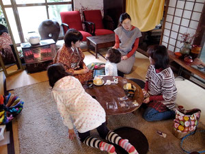 家族の団欒風景みたい!
