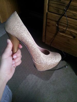Der Schuh, den ich mir zum Kleid ausleihe :)