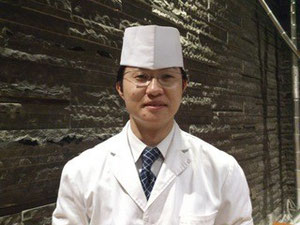 料理長の大友さんがわざわざ挨拶に来てくれたのでハイポーズ!