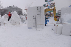 雪像はこれからです