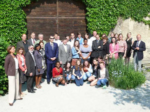 L'ambassadeur des USA (au centre)  avec la communauté américaine de Clermont-Ferrand