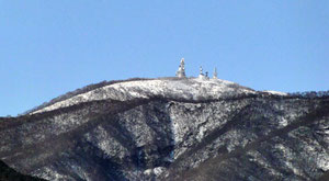 地蔵岳山頂のアンテナ群