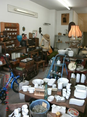これがアンティーク屋さんねw