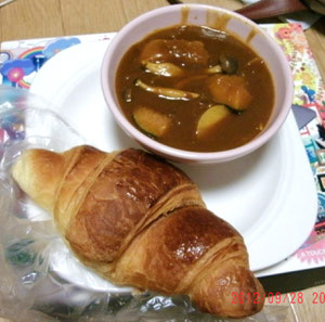 夕飯はかぼちゃとトマトのカレーw