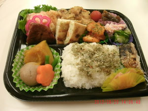 これが魚弁当ね、盛がいいのよねw