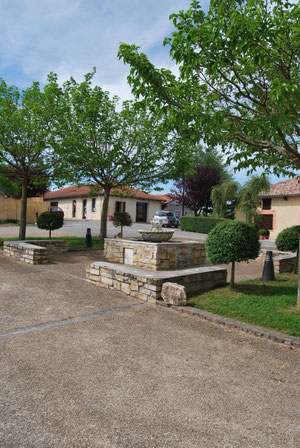 Place du village RIOLAS