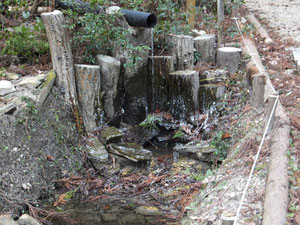 石清水を水源とする人工の石清水川