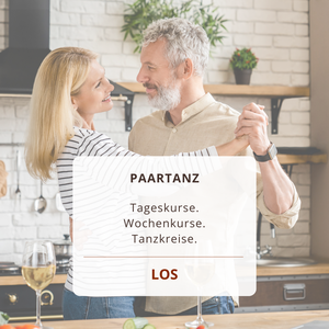Fröhliches Paar tanzt lächelnd Walzer, Tango, Discofox, Salsa, Bachata, Jive in der Tanzschule Dance Inn Hattingen an der Ruhr unter der persönlichen Leitung von Tanzlehrerin Svenja Fröhlich, geb. Petry.